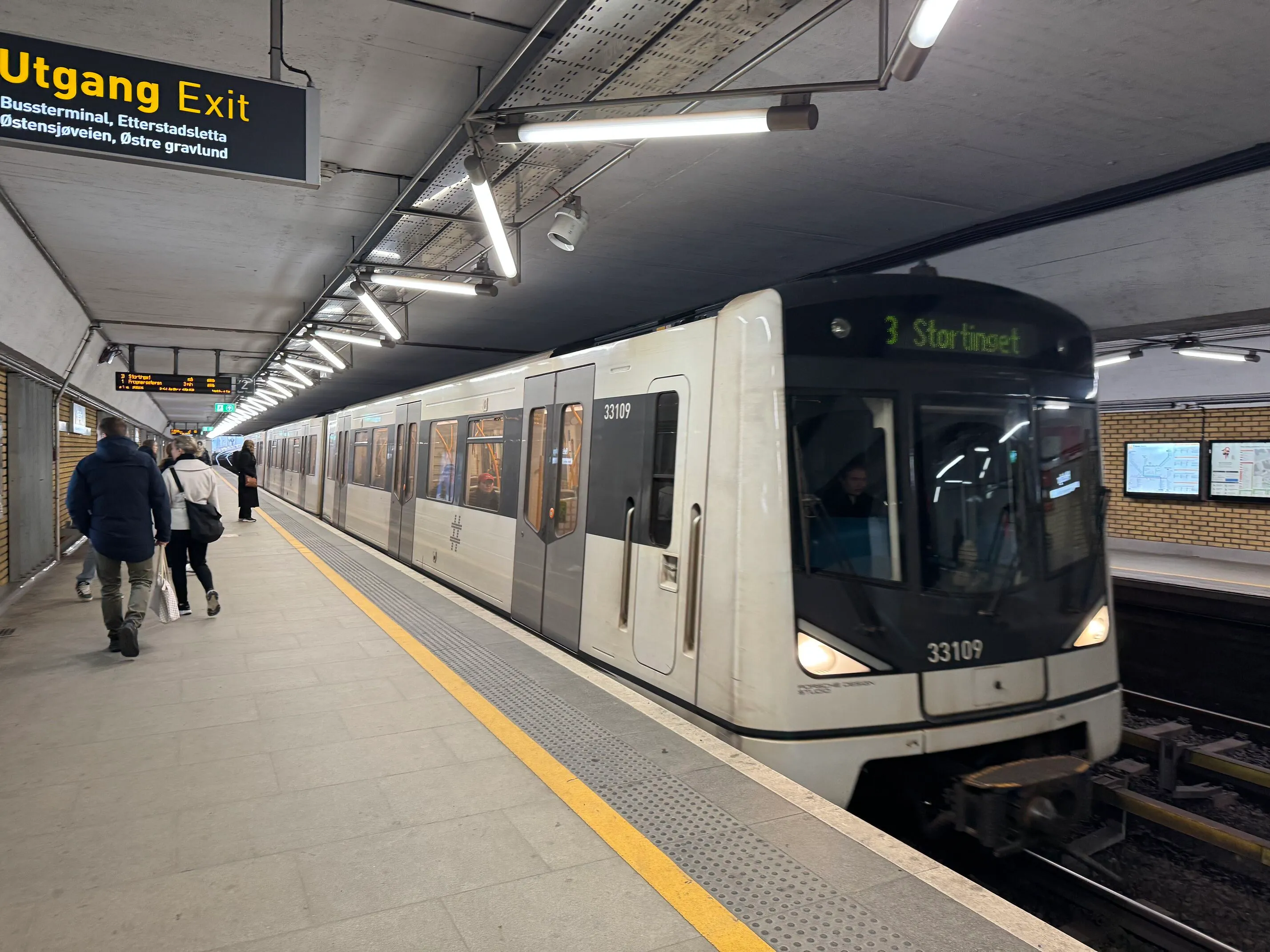 T-bane på Helsfyr stasjon