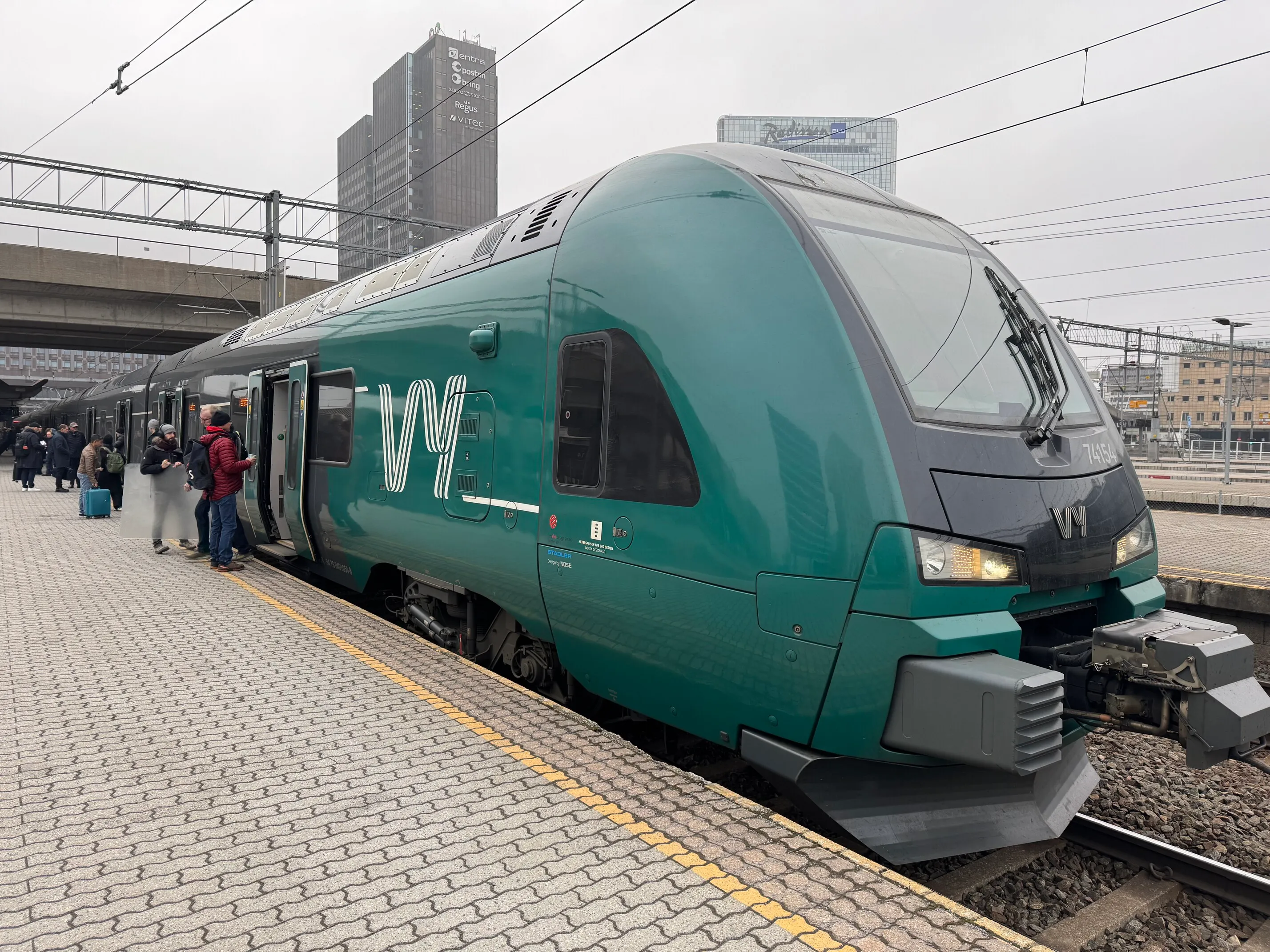 Vy tog på Oslo Sentralstasjon