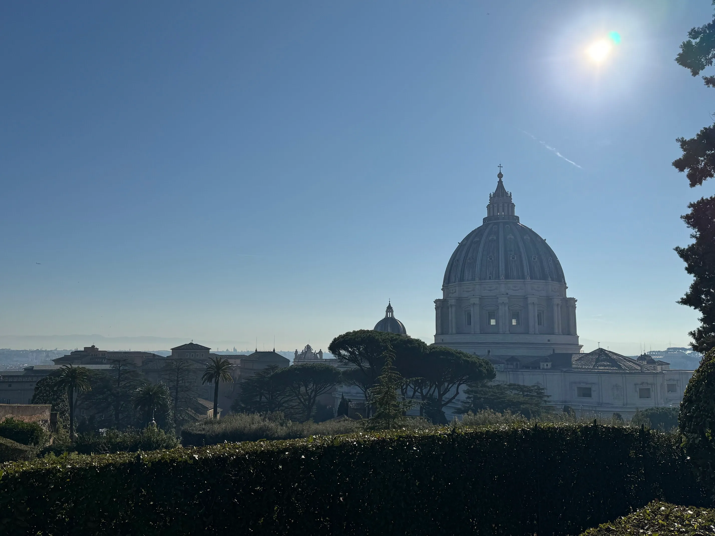 Toppen av Vatikanstaten, Vatican hill, med utsikt over Basilica di San Pietro